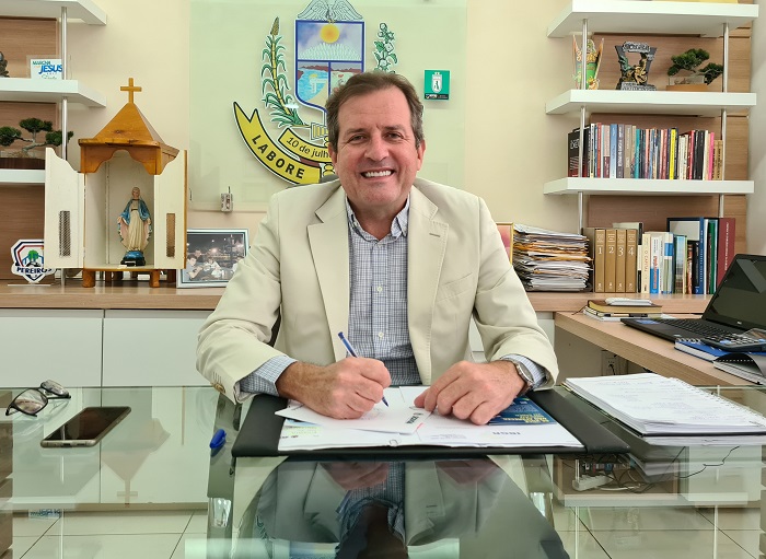 Em Sousa, prefeito Fábio Tyrone determina serviço de modernização de semáforos